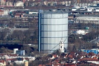 Der Gaskessel in Stuttgart: Die Teilnehmer der bundesweiten Katastrophenschutzübung sollen durch gestellte "Tagesschau"-Sendungen in die Situation eingeführt werden.