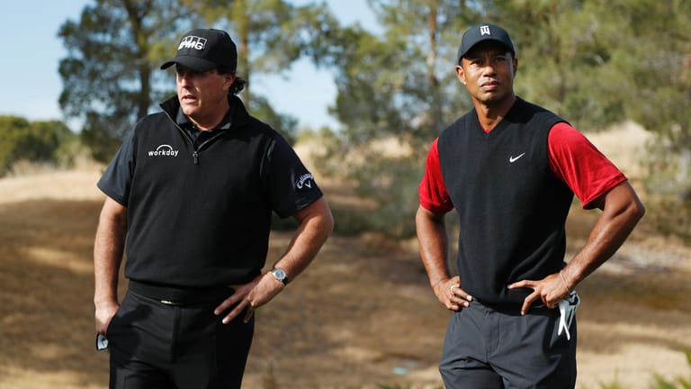 Phil Mickelson (links) und Tiger Woods auf dem Golfplatz Shadow Creek.