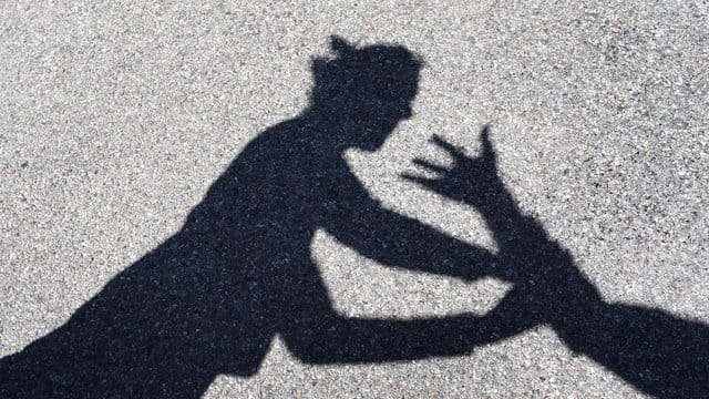 In den meisten europäischen Ländern wird ungewollter Sex laut Amnesty International nur dann als Vergewaltigung eingestuft, wenn es zu körperlicher Gewalt, Drohungen oder Zwang kommt. In den meisten europäischen Ländern wird ungewollter Sex laut Amnesty International nur dann als Vergewaltigung eingestuft, wenn es zu körperlicher Gewalt, Drohungen oder Zwang kommt.