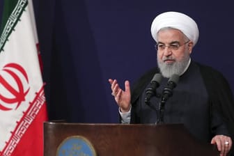 Irans Präsident Hassan Ruhani: "Eine der schlimmsten Folgen des Zweiten Weltkrieges war die Gründung eines illegitimen Regime namens Israel und damit die Entstehung eines Krebsgeschwürs im Nahen Osten.