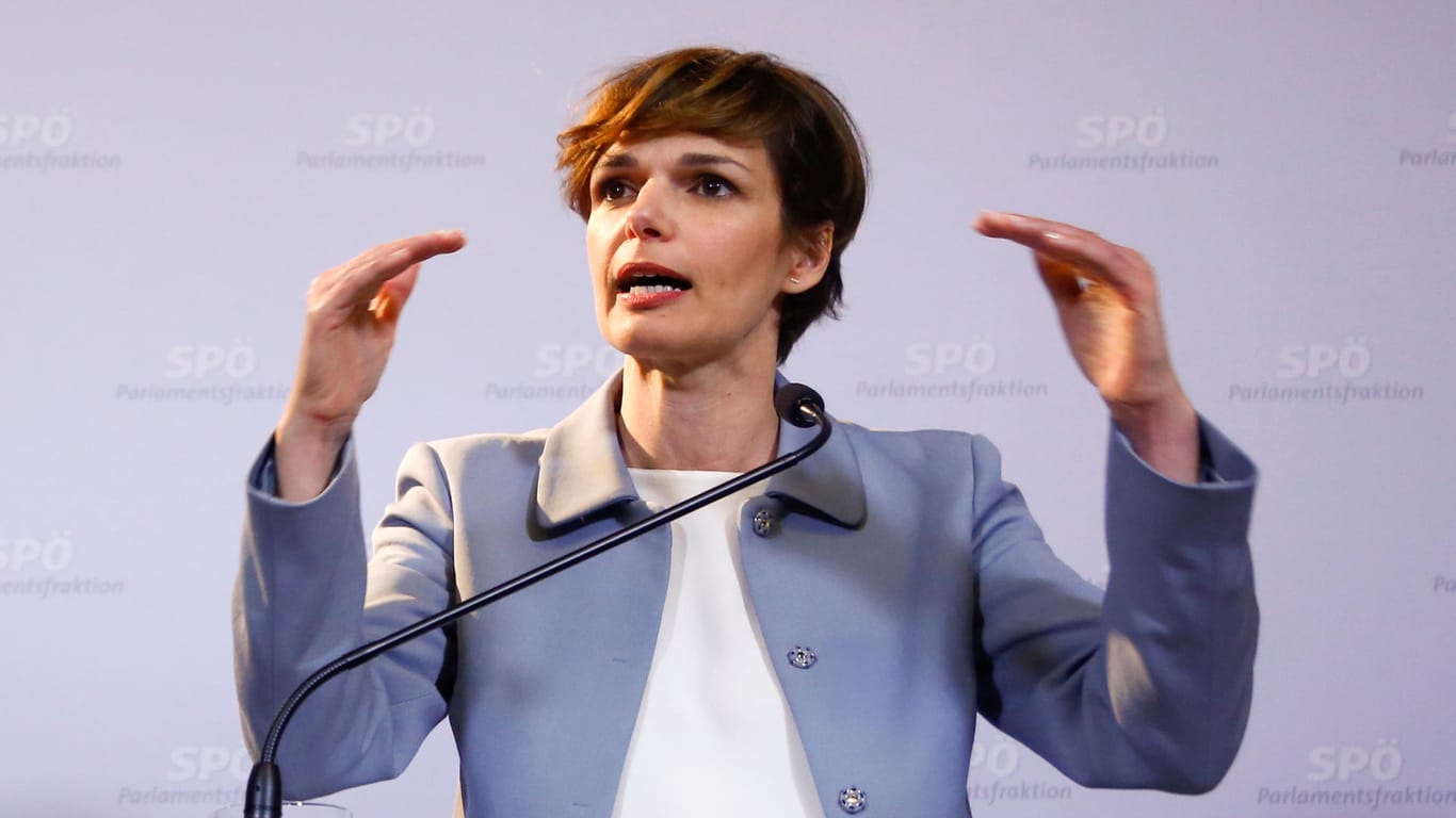 Pamela Rendi-Wagner bei einer Konferenz im März 2017: Beim Parteitag attackiert die designierte SPÖ-Vorsitzende Österreichs Kanzler scharf.