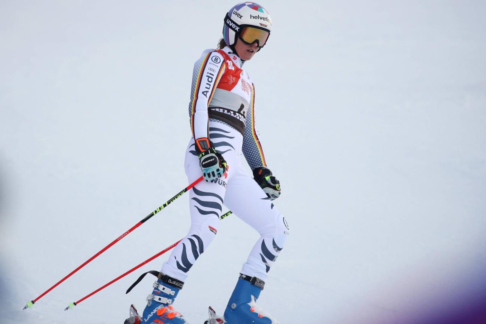 Unzufrieden: Viktoria Rebensburg schied im zweiten Durchgang im Riesenslalom aus.