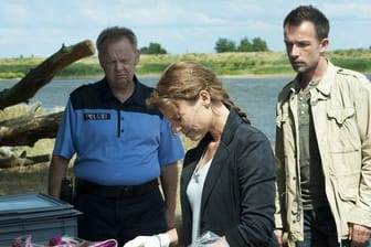 Die Kommissare Olga Lenski (Maria Simon) und Adam Raczek (Lucas Gregorowicz, r) stoßen bei ihren Recherchen auf einen alten Fall.