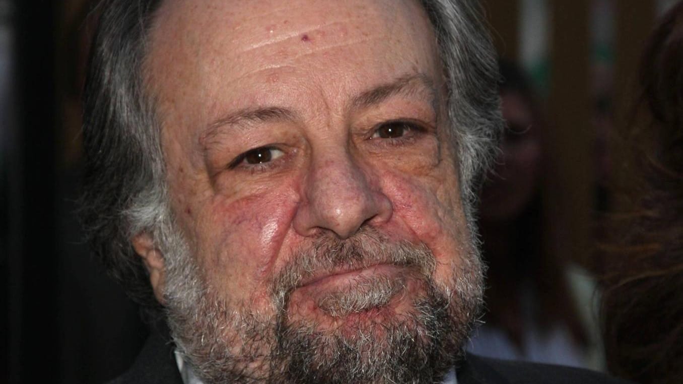 Ricky Jay: Verschiedenen Quellen zufolge wurde der Magier 1946 oder 1948 geboren.