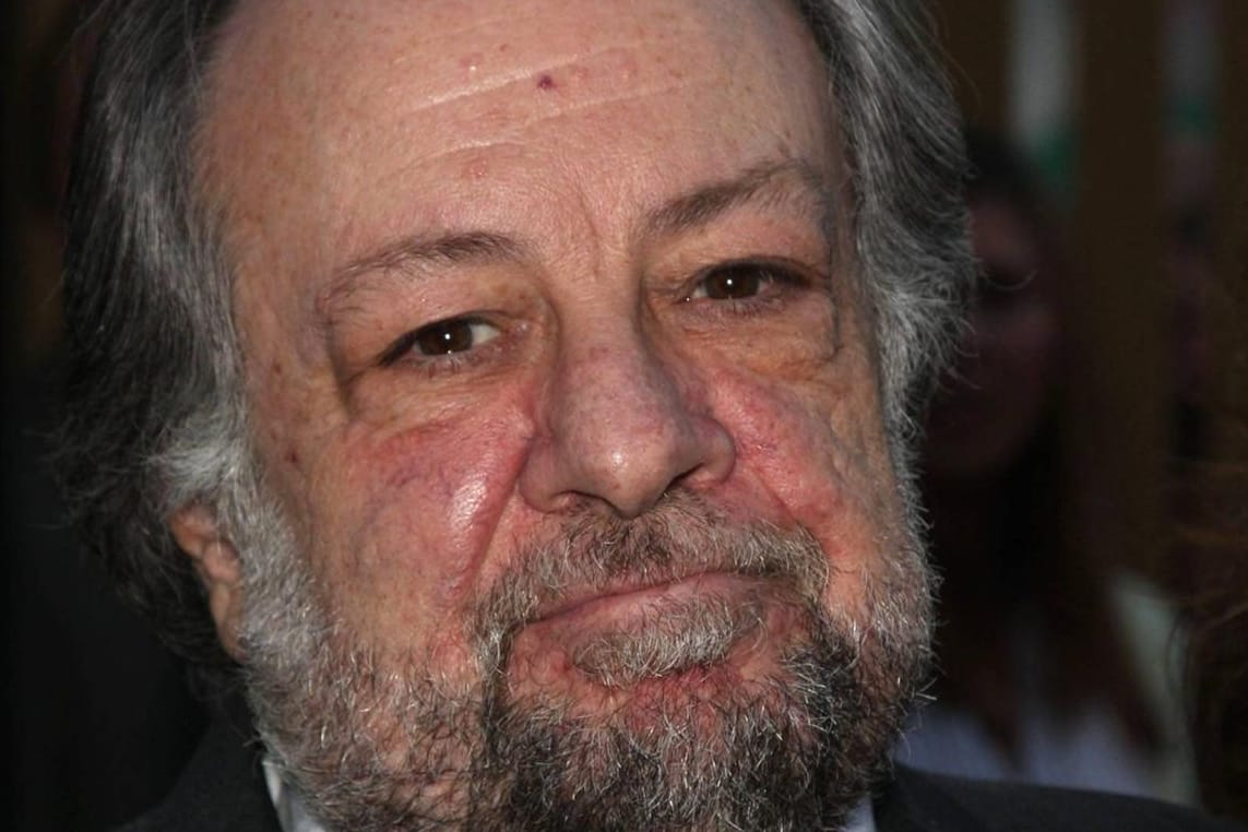 Ricky Jay: Verschiedenen Quellen zufolge wurde der Magier 1946 oder 1948 geboren.