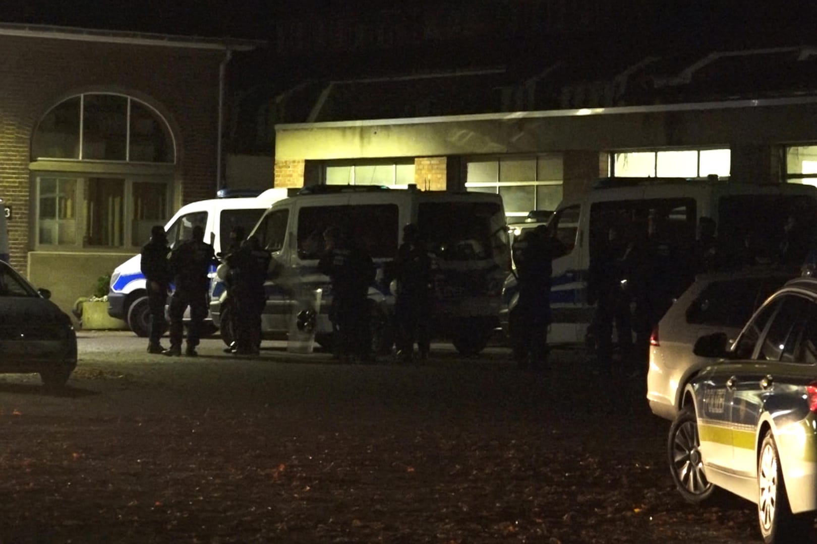 Polizeieinsatz in Psychiatrie in NRW: . Mindestens ein Patient habe versucht, auszubrechen, sagte ein Sprecher der Polizei Essen am Sonntagabend.