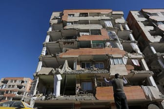 Ein zerstörtes Gebäude in Sarpol-e Zahab nach einem Erdbeben am 13. November diesen Jahres: Erneut hat ein Beben im Westen Irans die Erde erschüttert.