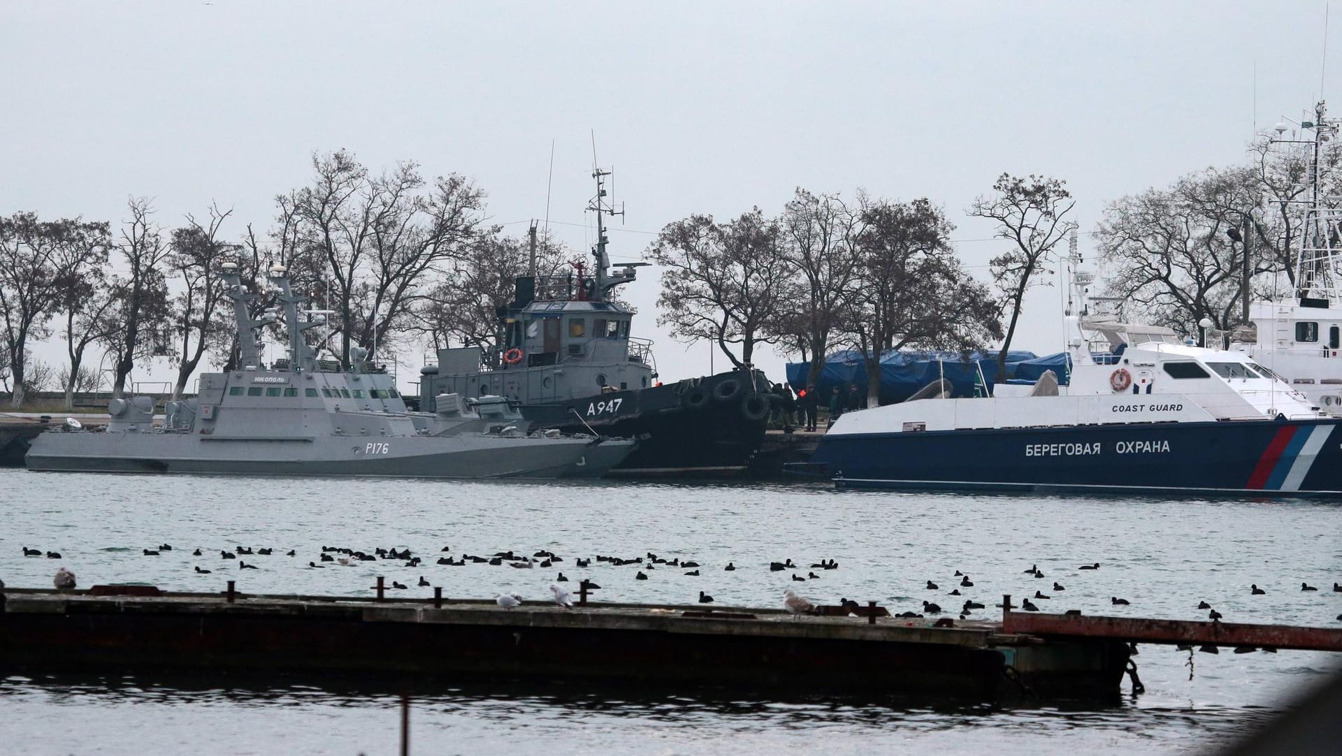 Ukrainische Marine-Schiffe im Seehafen von Kertsch: Die russische Marine hatte die Schiffe vor der Halbinsel Krim aufgebracht.