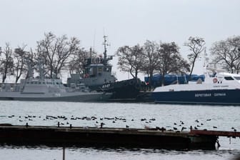 Ukrainische Marine-Schiffe im Seehafen von Kertsch: Die russische Marine hatte die Schiffe vor der Halbinsel Krim aufgebracht.