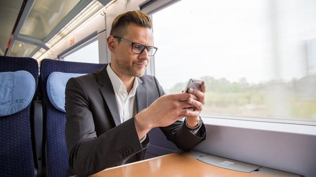 Nachholbedarf gibt es laut "Chip" bei den Mobilfunknetzen teils nicht nur in ländlichen Gebieten, sondern insbesondere entlang der Fernzug-Trassen. Nachholbedarf gibt es laut "Chip" bei den Mobilfunknetzen teils nicht nur in ländlichen Gebieten, sondern insbesondere entlang der Fernzug-Trassen.