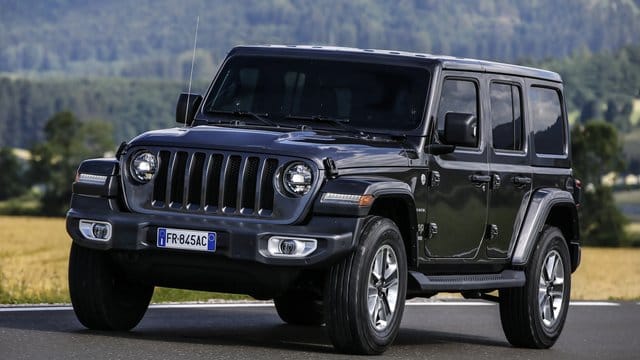 Kantiger Geländeklassiker: Den neuen Jeep Wrangler verkauft die US-Marke zu Preisen ab 46. Kantiger Geländeklassiker: Den neuen Jeep Wrangler verkauft die US-Marke zu Preisen ab 46.
