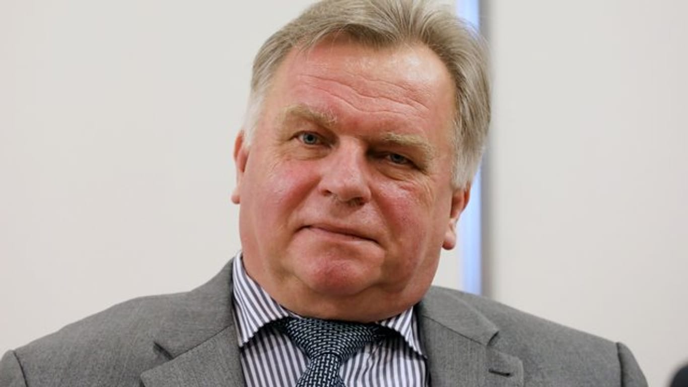 Geht er in den Dschungel oder nicht? Ex-Bundesverkehrsminister Günther Krause (CDU) dementiert.