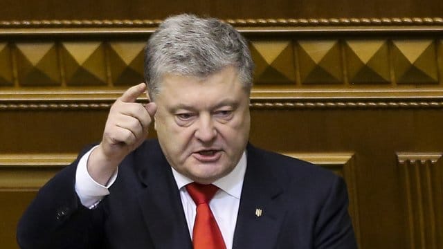 Petro Poroschenko, Präsident der Ukraine, hat angekündigt, dass von Mittwoch an für 30 Tage das Kriegsrecht gelten soll; das Parlament in Kiew stimmte dem zu.