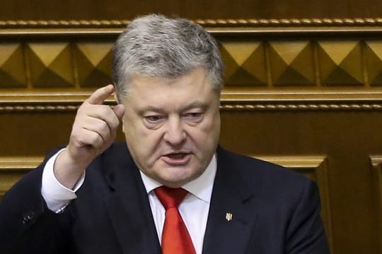 Petro Poroschenko, Präsident der Ukraine, hat angekündigt, dass von Mittwoch an für 30 Tage das Kriegsrecht gelten soll; das Parlament in Kiew stimmte dem zu.