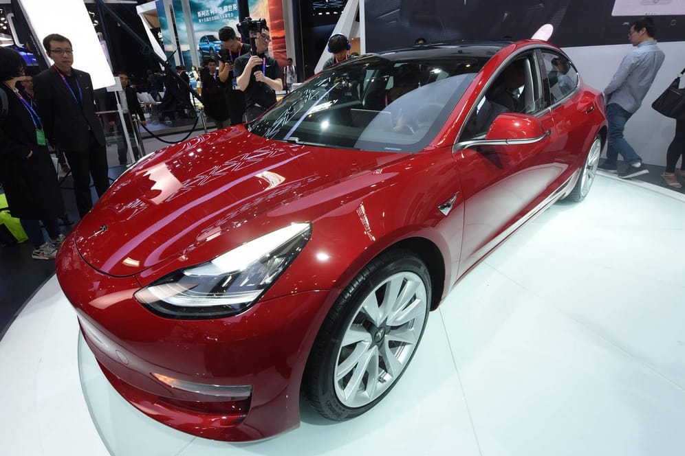 Tesla Model 3: Die Produktion des Fahrzeugs stellte den E-Auto-Hersteller vor große Probleme.