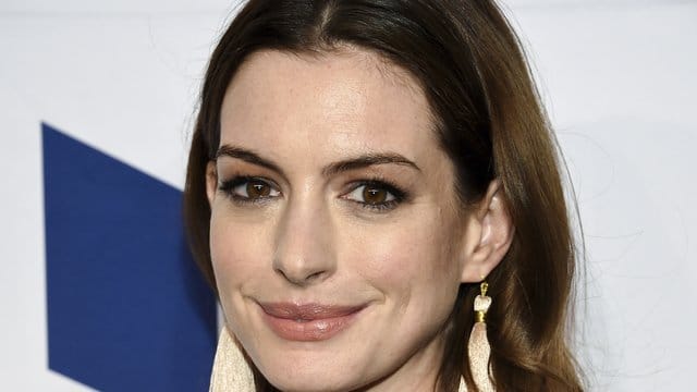 Anne Hathaway taucht in die Streaming-Welt ein.