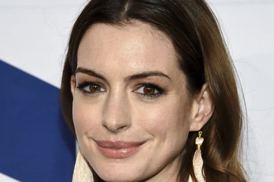 Anne Hathaway taucht in die Streaming-Welt ein.