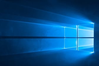 Der Hintergrund von Windows 10 (Symbolbild): In der kommenden Version plant Microsoft viele Änderungen.