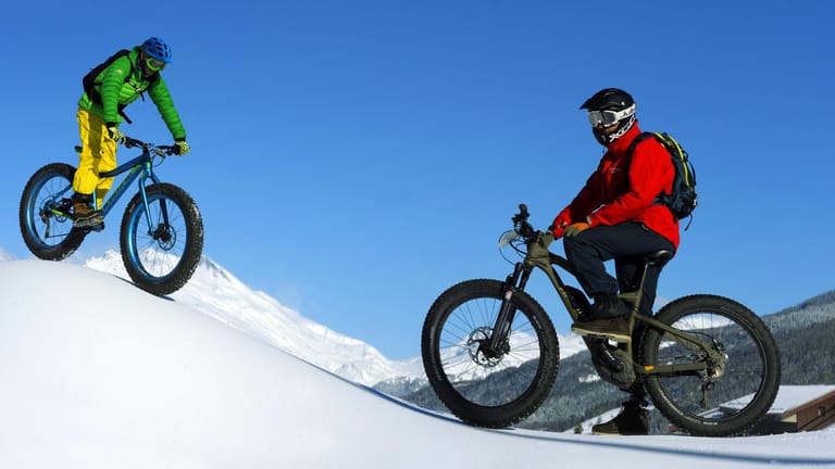 Mountainbiker im Winter