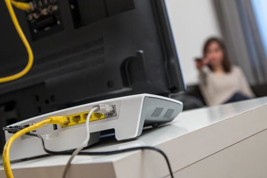 Vernetzt mit der ganzen Welt: Smart-TV tauschen viele Daten über das Internet aus.
