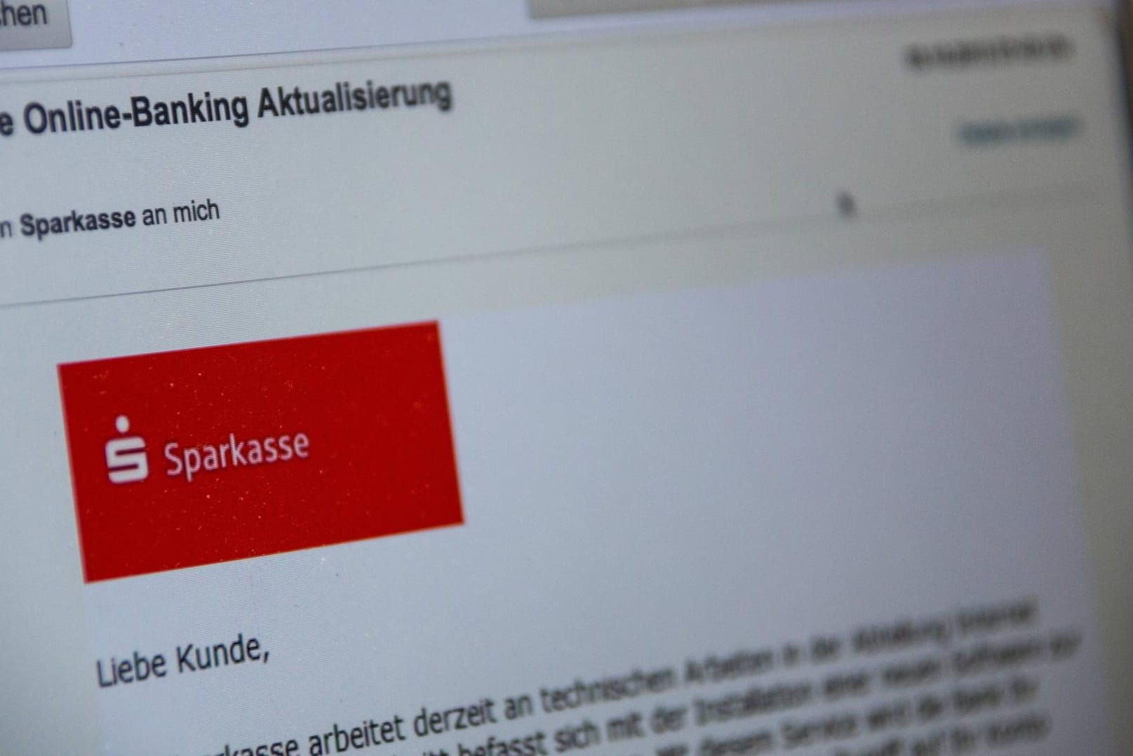 Phishing-Mail mit Sparkassen-Logo: Betrüger verschicken gefälschte E-Mails, um Sparkassen-Kunden in die Falle zu locken.