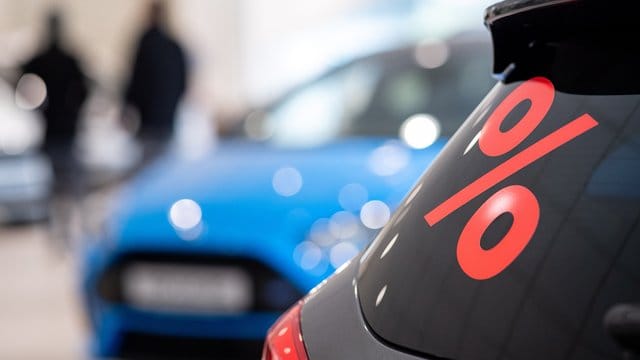 Autokäufer sollten sich als Sicherheit eine Bankbürgschaft vom Händler geben lassen, wenn sie eine hohe Anzahlung leisten müssen.