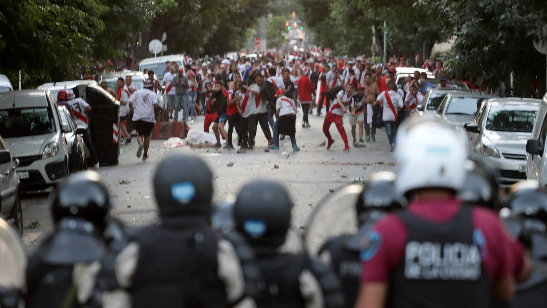 Krawallen sorgten für eine Absage des Spiels River Plate gegen Boca Juniors.