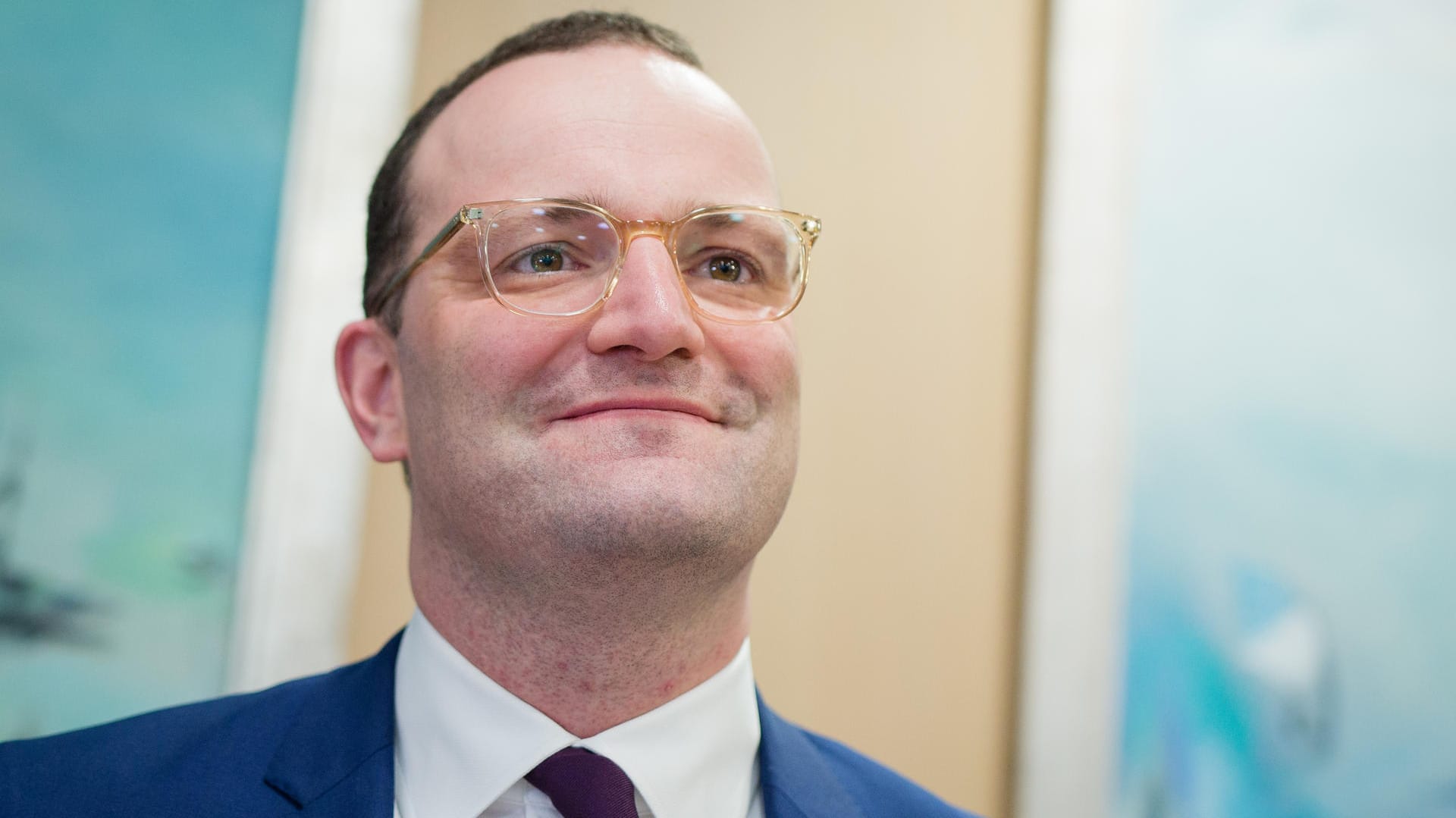 Bei einer Vorstellung der Kandidaten für den CDU-Bundesparteivorsitz stellt sich Jens Spahn im Fraktionssitzungssaal im Haus der Abgeordneten der baden-württembergischen CDU-Landtagsfraktion vor.