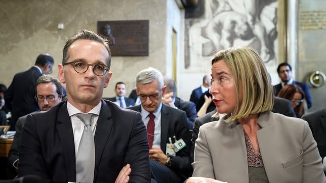 EU-Außenministerin Federica Mogherini und Bundesaußenminister Heiko Maas während der Afghanistan-Konferenz in Genf. EU-Außenministerin Federica Mogherini und Bundesaußenminister Heiko Maas während der Afghanistan-Konferenz in Genf.