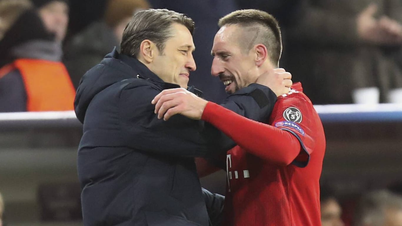 Gute Stimmung: Niko Kovac (l.) und Franck Ribéry umarmen sich.