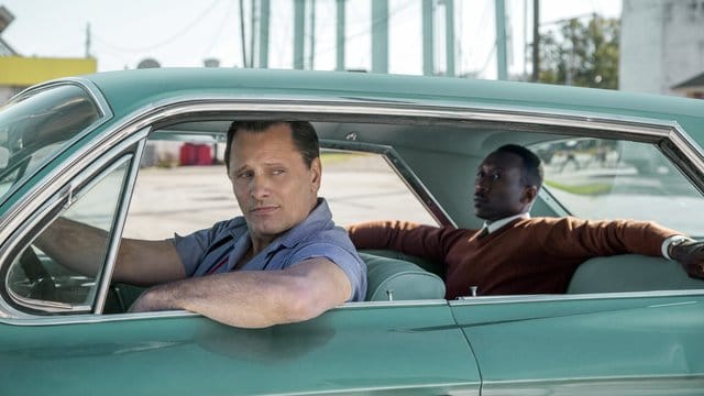 "Green Book" erzählt die Geschichte des Türstehers Tony "Lip" Vallelonga (Viggo Mortensen), der einen Job als Chauffeur des Jazz-Pianisten Don Shirley (Mahershala Ali) annimmt.