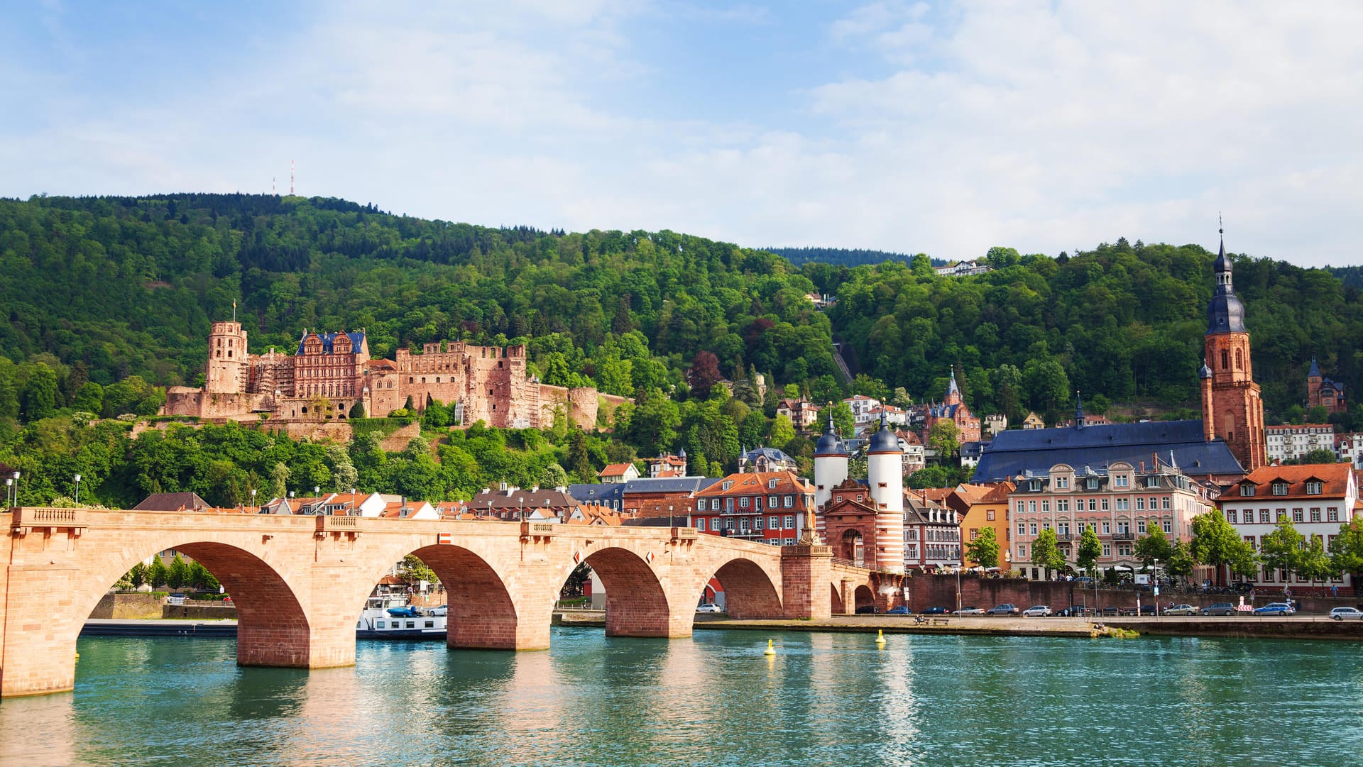 Wunderschöner Blick auf die Karl-Theodor-Brücke-Brücke und das Schloß Wunderschöner Blick auf die Karl-Theodor-Brücke-Brücke und das Schloß