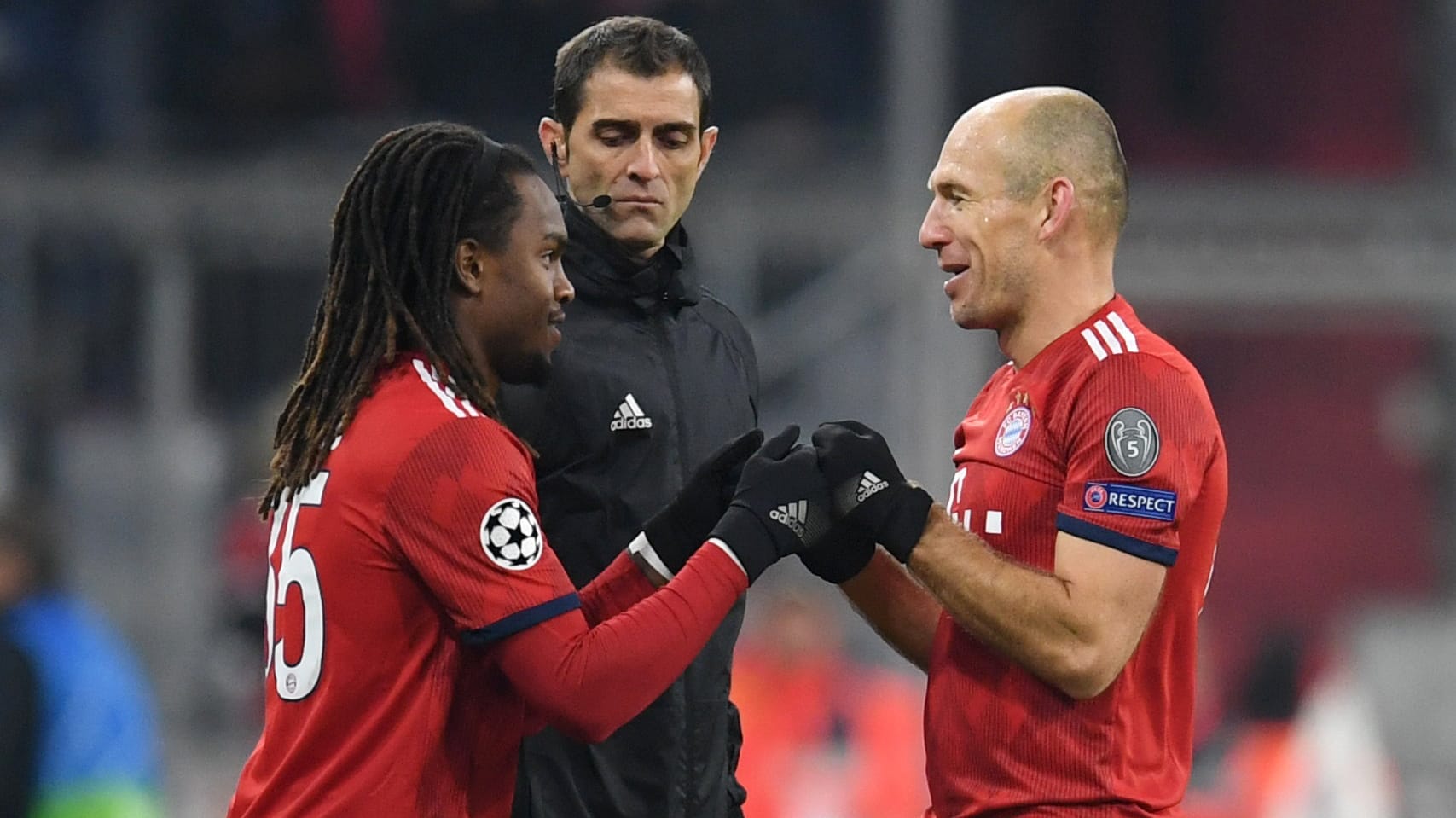 Nach 72 Minuten wurde ein sichtlich zufriedener Arjen Robben (r.) ausgewechselt.