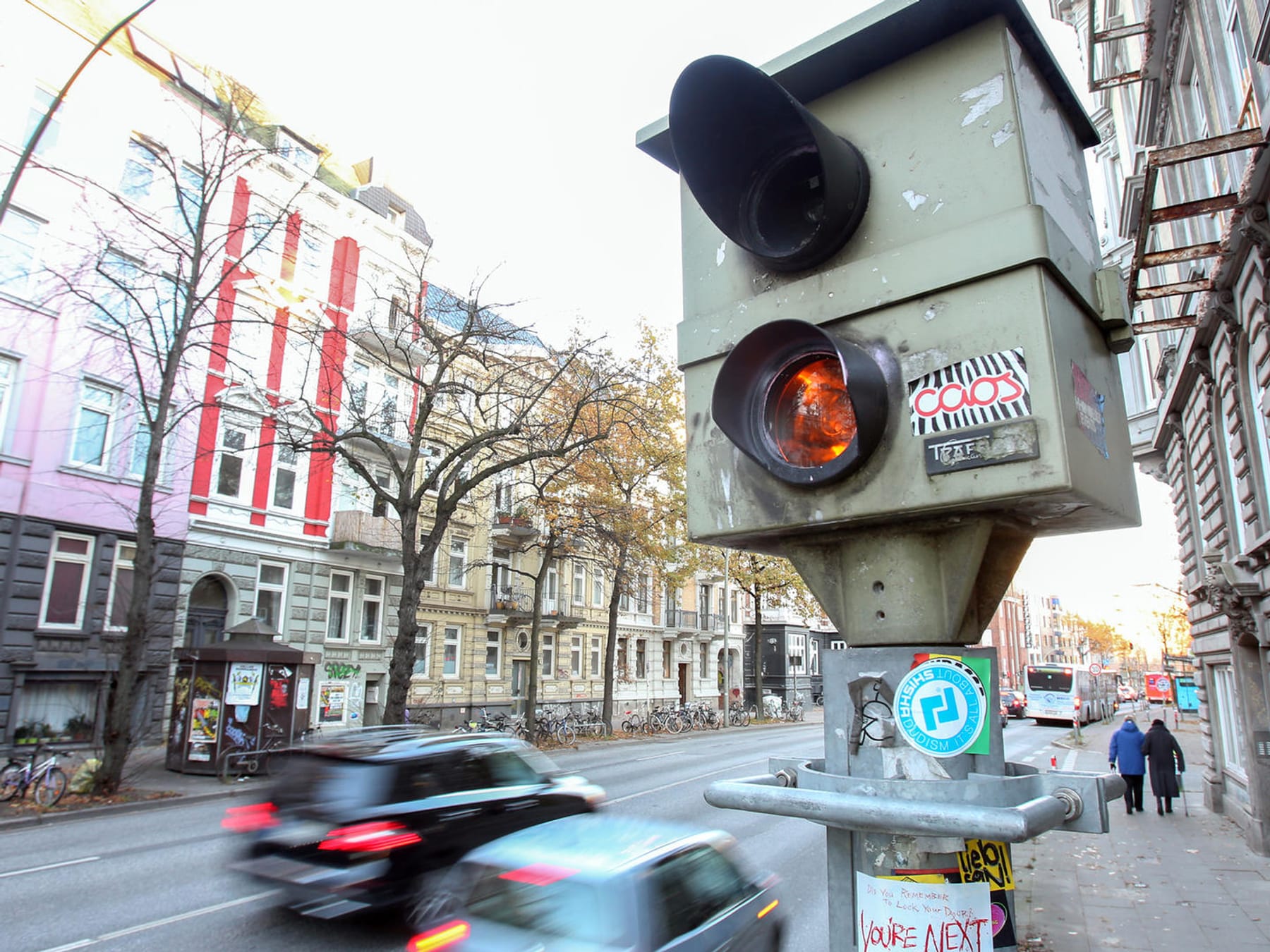 Trotz Verbot: Halb Deutschland nutzt Blitzerwarner im Auto