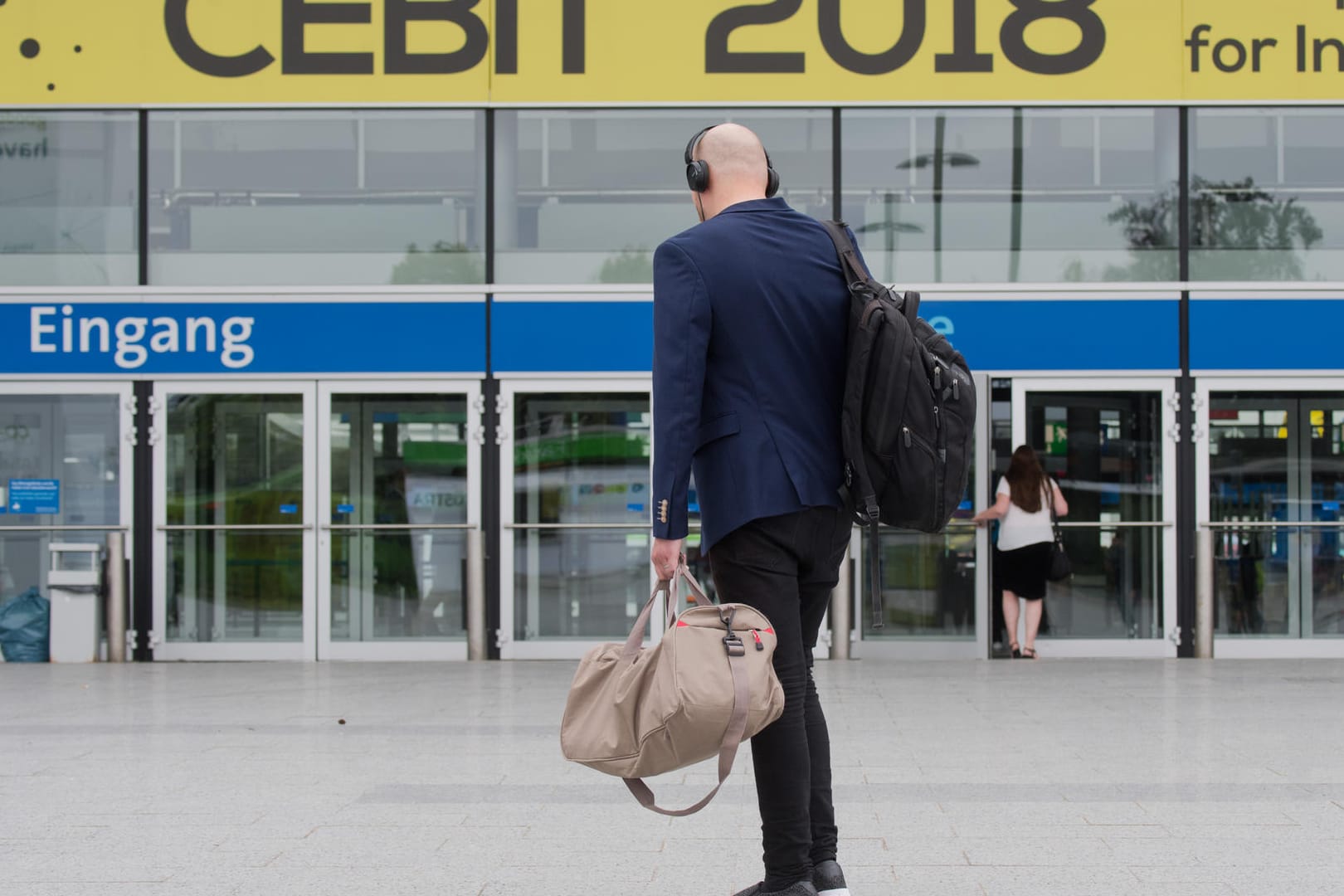 Ein Messebesucher auf der letzten Digitalisierungsmesse Cebit 2018.
