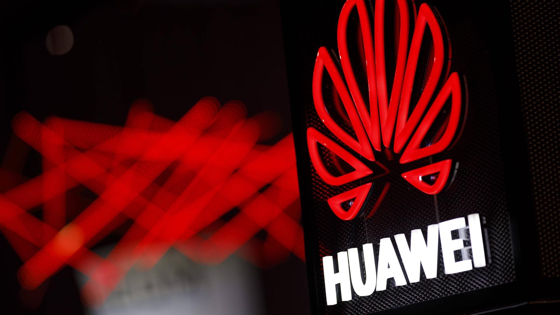 Huawei-Logo: Huawei ist einer der größten Telekommunikationsausrüster. Viele Länder fürchten durch ihre Mithilfe beim 5G-Ausbau ein Sicherheitsrisiko.