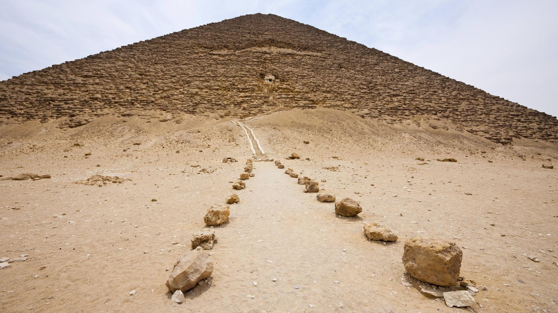 Rote Pyramide des Pharao Snofru, Dahschur: In Ägypten häufen sich derzeit sensationelle archäologische Funde.