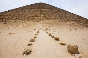 Rote Pyramide des Pharao Snofru, Dahschur: In Ägypten häufen sich derzeit sensationelle archäologische Funde.
