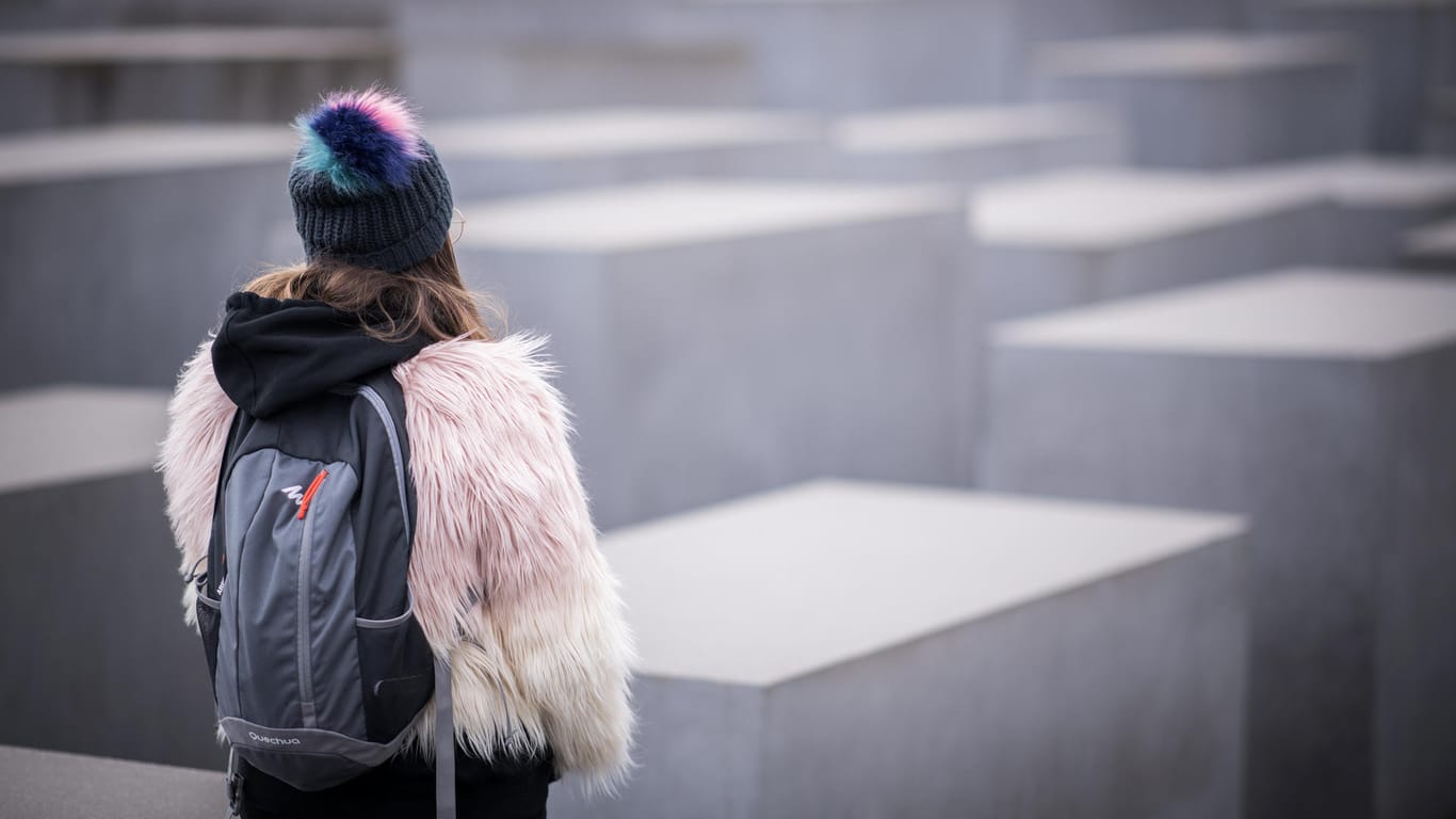 Das Holocaust Denkmal in Berlin: In einer Studie wurden Menschen unter anderem über Antisemitismus befragt.
