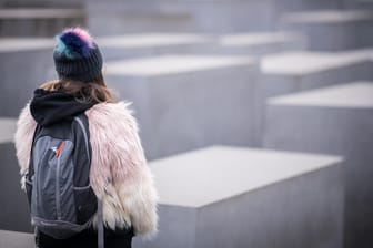 Das Holocaust Denkmal in Berlin: In einer Studie wurden Menschen unter anderem über Antisemitismus befragt.