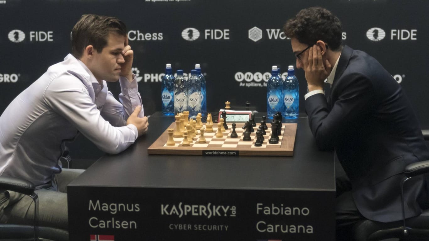 Magnus Carlsen im Duell mit Fabiano Caruana.