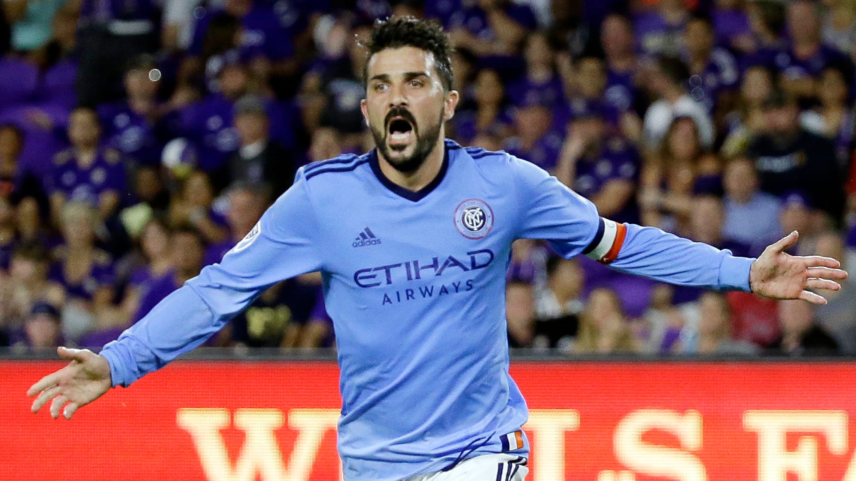 David Villa: Der Ex-Weltmeister will weiter Fußball spielen, hat aber noch nicht verraten wo es als nächstes hingehen soll. David Villa: Der Ex-Weltmeister will weiter Fußball spielen, hat aber noch nicht verraten wo es als nächstes hingehen soll.