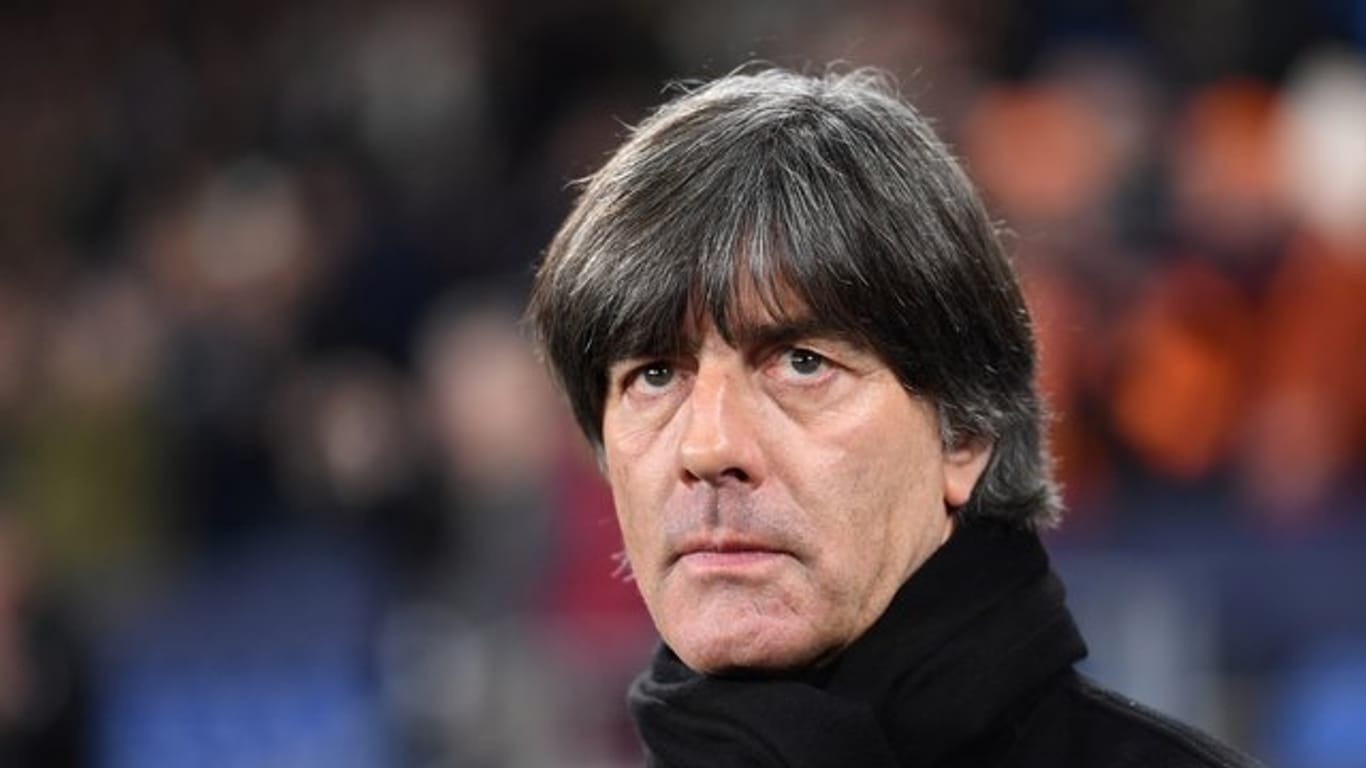 Bundestrainer Joachim Löw könnte in der Ausscheidungsrunde für die EM 2020 mit dem DFB-Team einen starken Gegner zugelost bekommen.