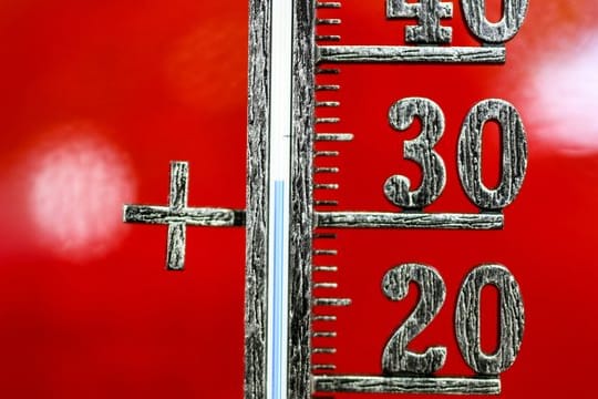 Vor allem in dichter besiedelten Regionen steigen die Temperaturen besonders stark: um 0,8 Grad Celsius von 1986 bis 2017.