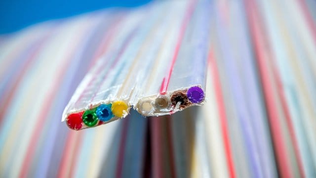 Nach Ansicht des Bundesverbands Breitbandkommunikation kommt der Glasfaserausbau deutlich zu langsam voran. Nach Ansicht des Bundesverbands Breitbandkommunikation kommt der Glasfaserausbau deutlich zu langsam voran.