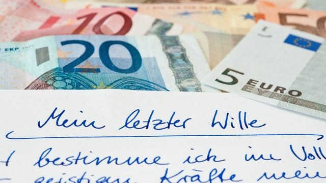 Den letzten Willen muss man handschriftlich verfassen - andernfalls ist ein selbstverfasstes Testament ungültig. Den letzten Willen muss man handschriftlich verfassen - andernfalls ist ein selbstverfasstes Testament ungültig.