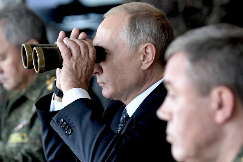 Wladimir Putin bei einem Truppenmanöver im September: Wirft dem ukrainischen Präsidenten politisches Kalkül vor.