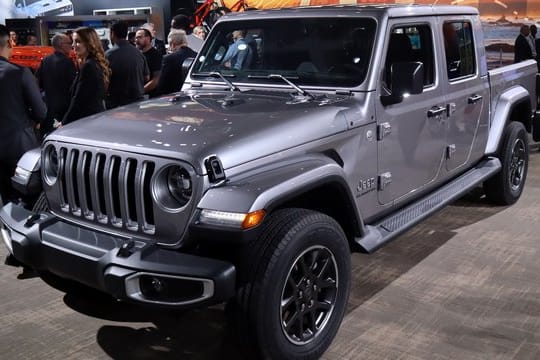 Wuchtiger Wagen: Der Jeep Wrangler bietet als Gladiator eine Ladefläche für knapp 800 Kilo Nutzlast.