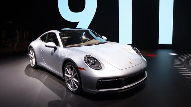 Messestar: Die neue Generation des Porsche-Klassikers 911 feiert in den USA Weltpremiere. Messestar: Die neue Generation des Porsche-Klassikers 911 feiert in den USA Weltpremiere.