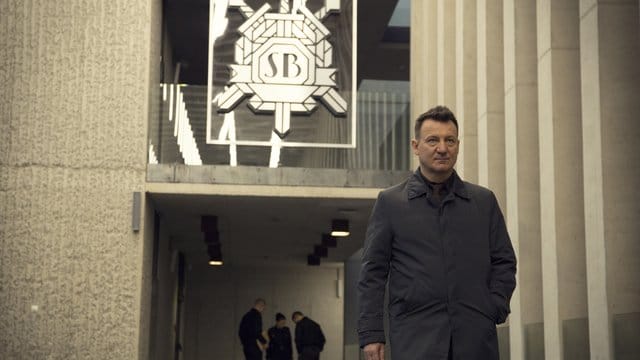 Robert Wieckiewicz in einer Szene der Thrillerserie "1983".